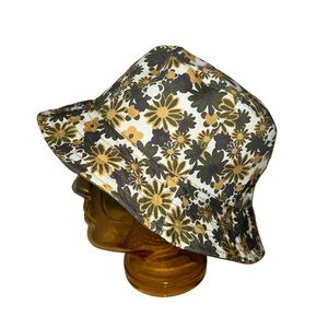 Steve Madden reversible bucket hat
